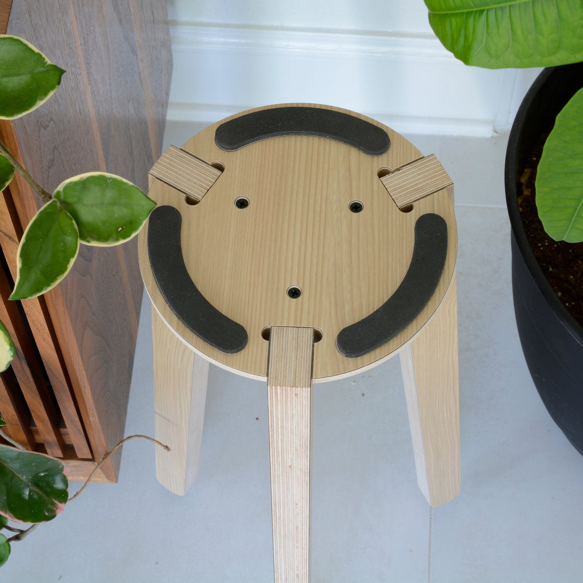 HABIB/CO - Tripod Speaker Stand Pair (natural) -  height -  base - Carpet Spikes :