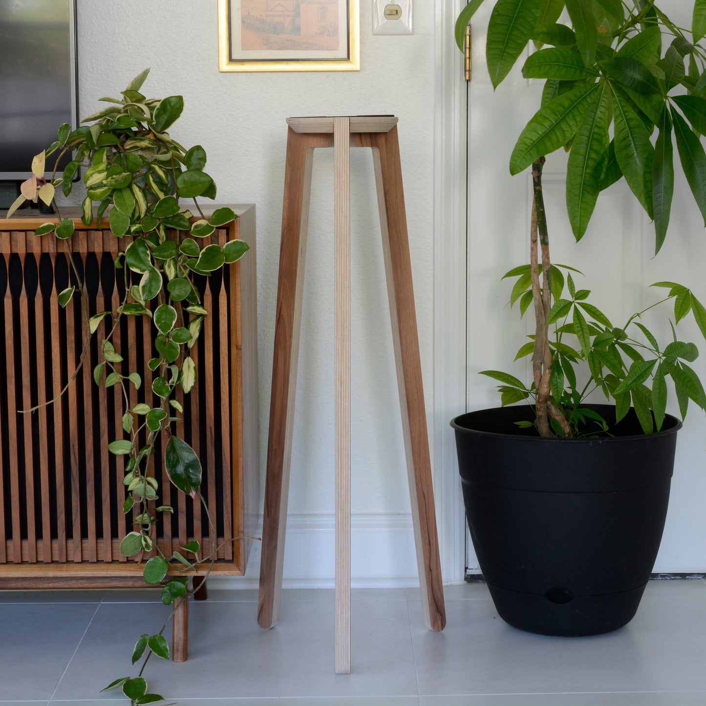 HABIB/CO - Tripod Speaker Stand Pair (walnut) - height - base - Carpet Spikes :