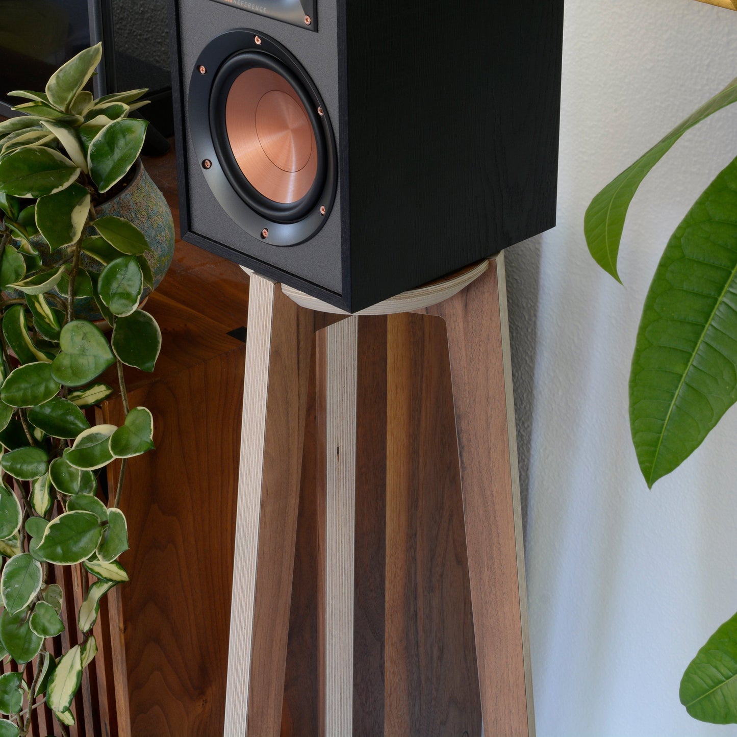 HABIB/CO - Tripod Speaker Stand Pair (walnut) - height - base - Carpet Spikes :